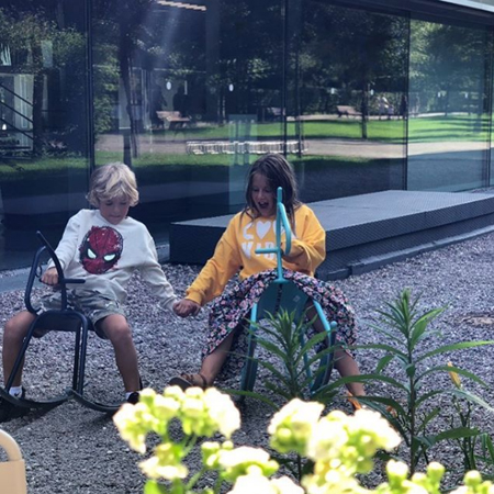 Надежда Михалкова впервые вышла в свет вместе с детьми Надежда Михалкова впервые вышла в свет вместе с детьми Дети,Дети знаменитостей