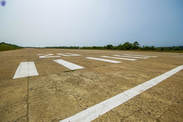 Заброшенный в 1995 г. японский аэродром "Отомари" на Сахалине. В 1945 г. его захватил советский десант армия