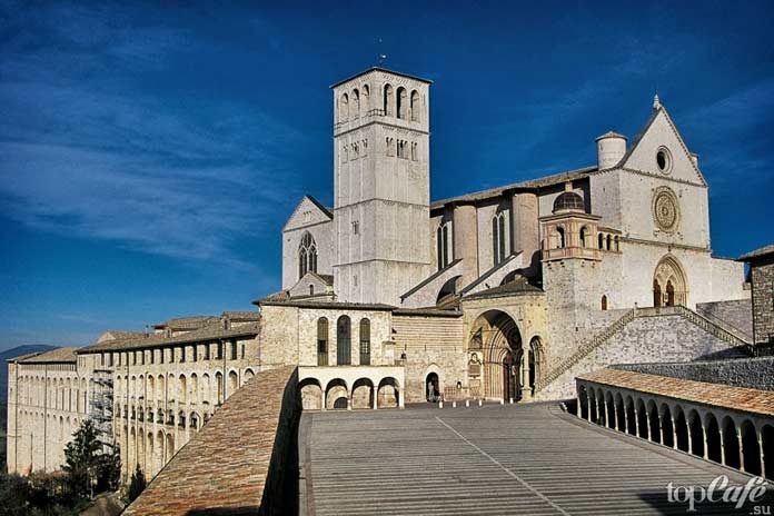 Готическая архитектура Италии: Церковь Сан Франческо в Ассизи
