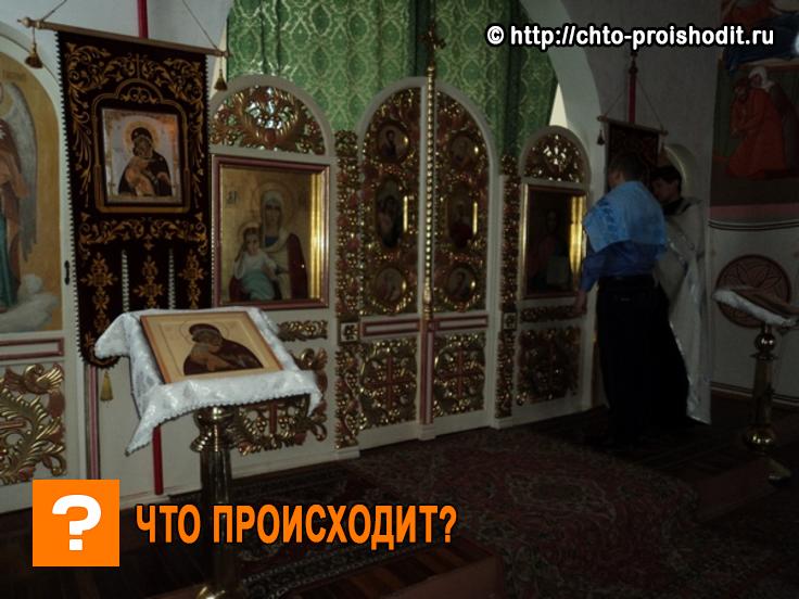 Внутри храма 