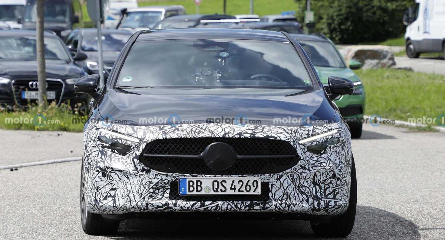 На тестах замечен прототип обновленного Mercedes A-Class На тестах замечен прототип обновленного Mercedes A-Class Автомобили