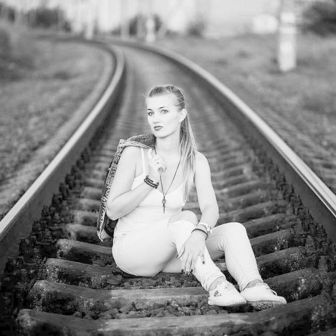 Может, они не знают, как устроен туалет на железной дороге? Россия,юмор