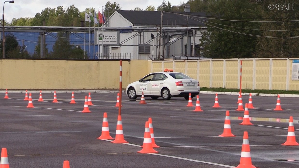 Экзамен в городе по вождению 2024. Экзамен ПДД 2021 на автодроме. Площадка ГИБДД экзамен. Учебная площадка для вождения. Экзамен площадка в ГАИ.