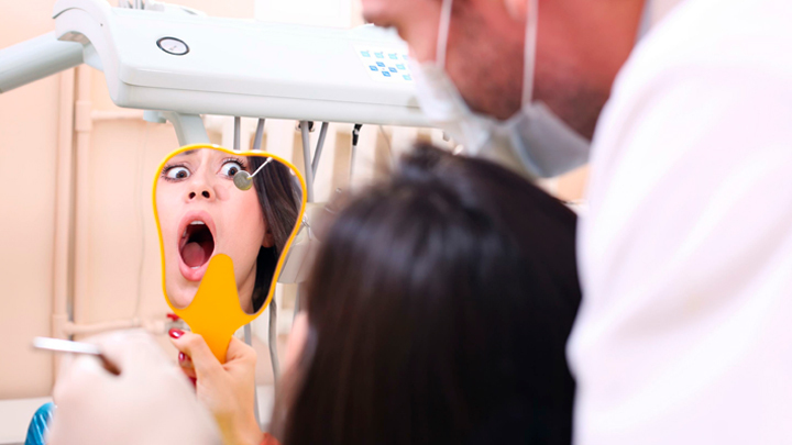 "РАССКАЖУ. А ТО СКОРО СКЛЕЮ ЛАСТЫ". МАЛЕНЬКАЯ ТАЙНА ОТ РУССКИХ ЗА ГРАНИЦЕЙ