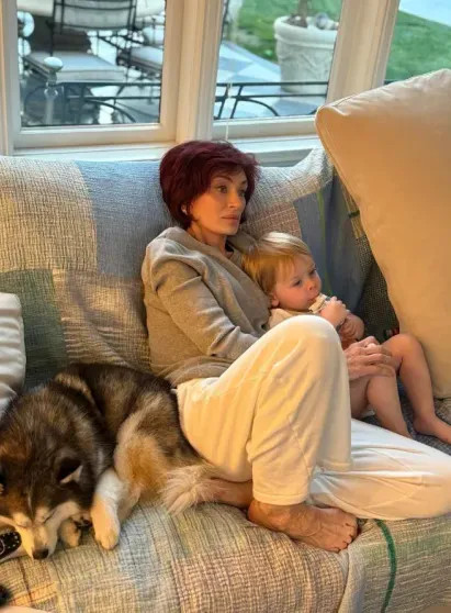 Жена Оззи Осборна продаёт их семейный дом спустя восемь месяцев после его смерти Шэрон, Осборн, после, Келли, смерти, больше, рокера, которая, музыканта, планирует, ЛосАнджелесе, Осборна, особняк, детей, первого, брака, шестеро, осталось, Тельмой, Sabbath