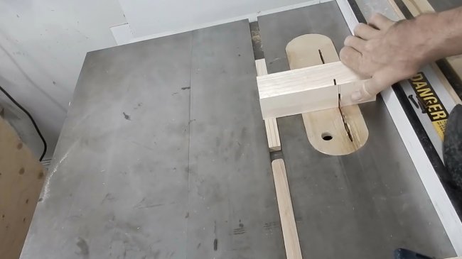 Обработка угловых соединений, приспособление для циркулярной пилы 