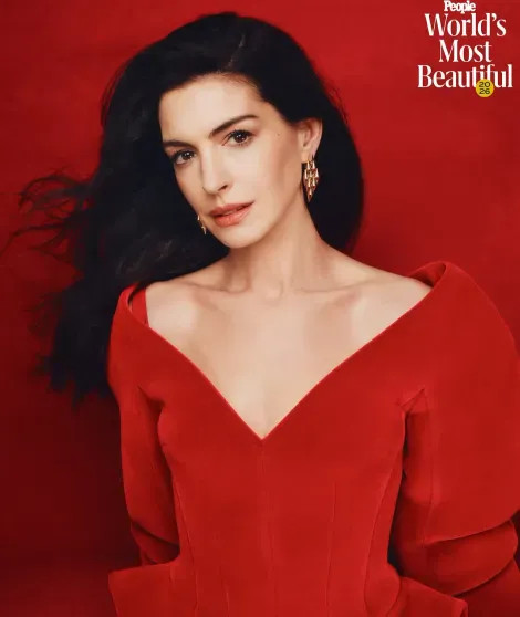 Энн Хэтэуэй признали самой красивой знаменитостью в мире Хэтэуэй, актриса, съёмок, слухи, Prada, Мэрил, Стрип, может, ХэтэуэйЭнн, культового, Дьявол, фильма, начала, красивой, самой, носит, случилось, 43летнюю, незадолго, Актриса