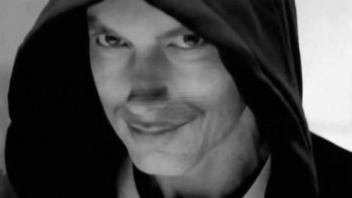 Наконец-то он улыбается: парень отфотошопил фотографии Эминема, заставив его улыбаться 