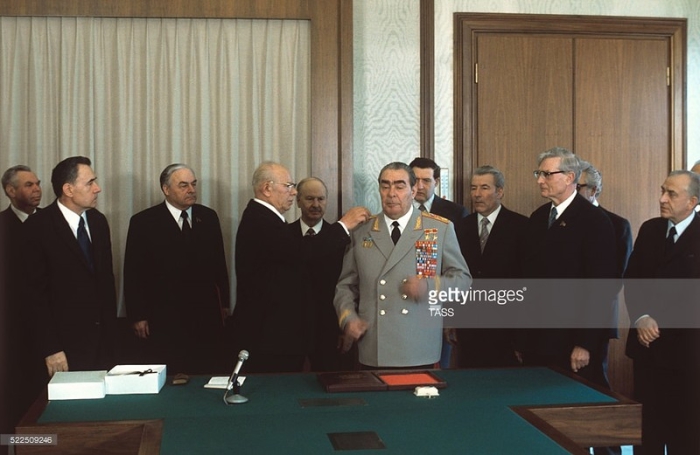 7 мая 1976 года генсек стал маршалом.