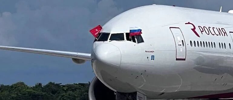 Лайнер авиакомпании "Россия" Boeing 777-300 "Анадырь" (RA-73277) приземлился на Кубе. Источник: Яндекс.Картинки
