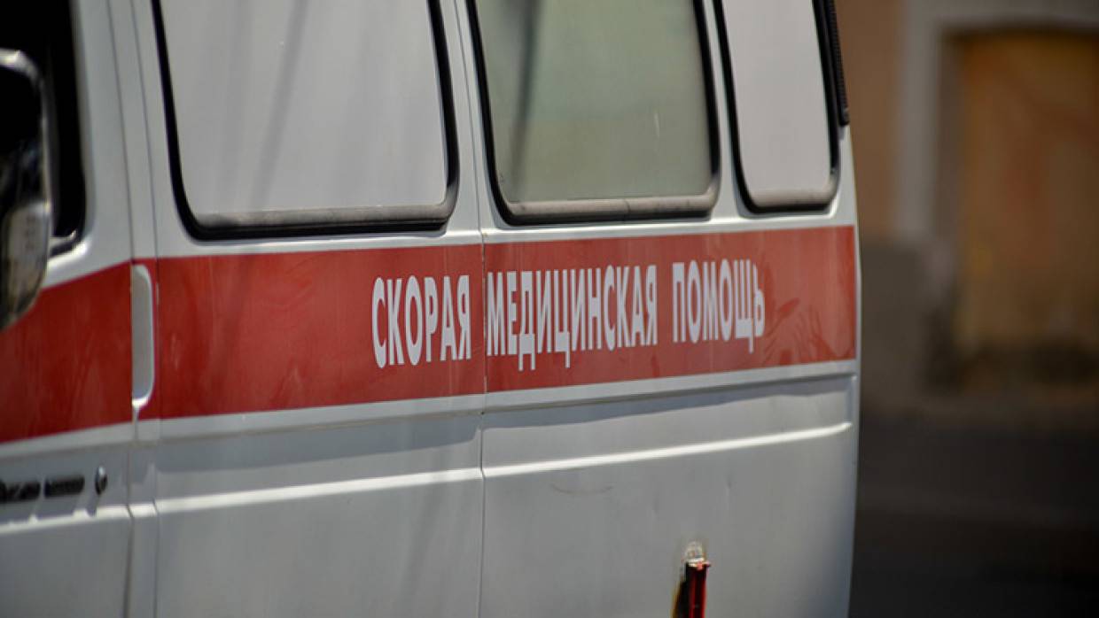 Пенсионер попал в больницу после наезда маршрутки в Саратове