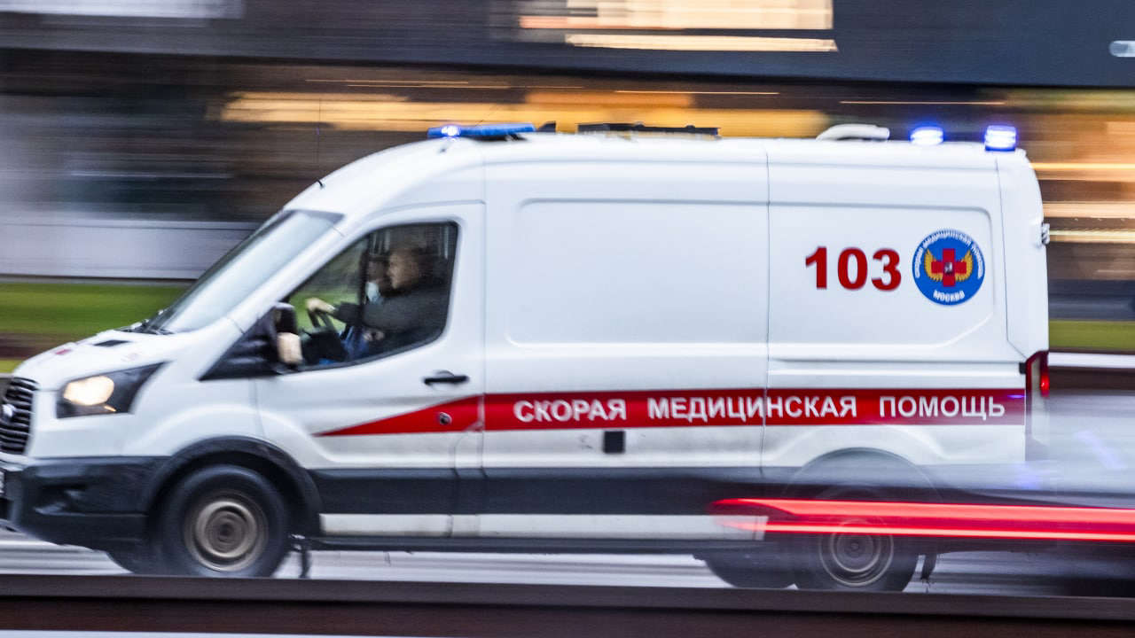 Четырехлетний мальчик получил серьезные травмы при падении с самоката в Петербурге Происшествия