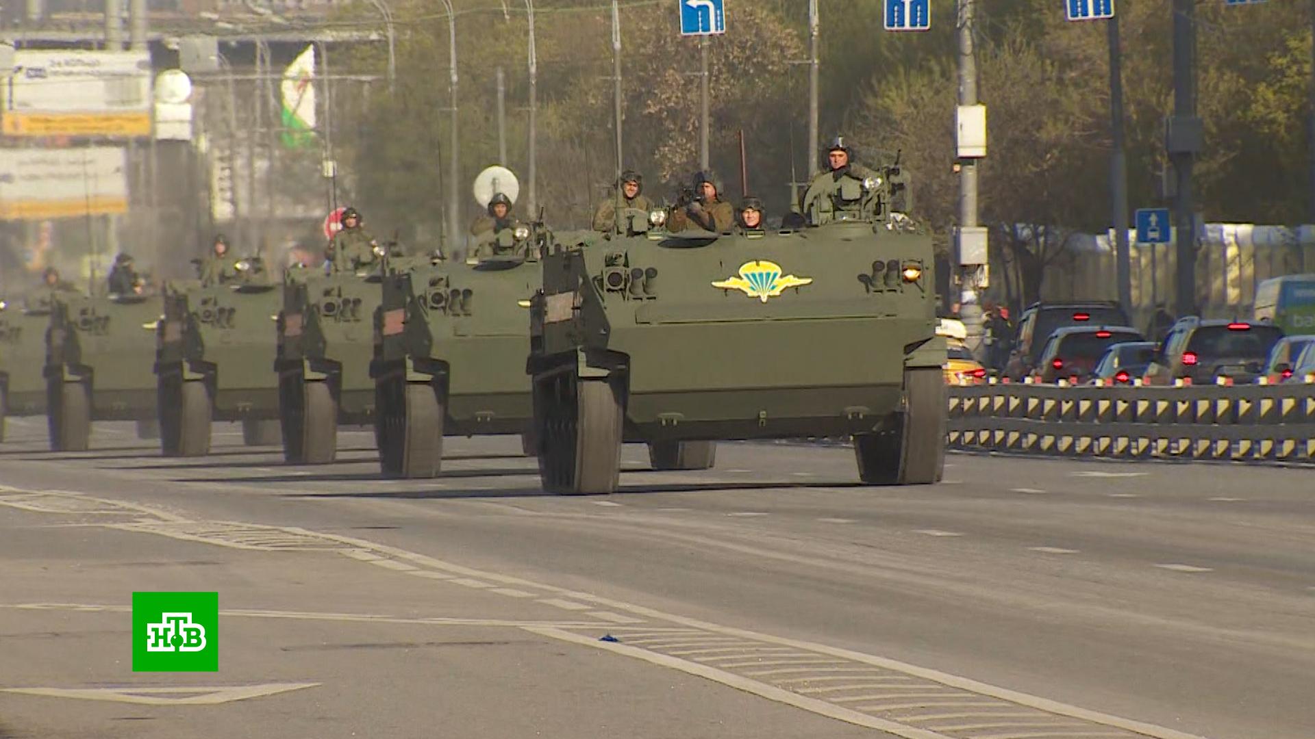 На генеральную репетицию парада Победы в центр Москвы стягивают военную технику
