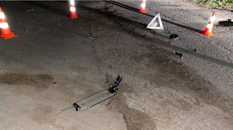 Школьница из Калининграда на электросамокате врезалась в Merсedes