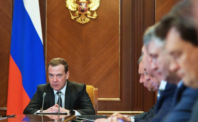В борьбе с бедностью правительству Медведева поможет только отставка
