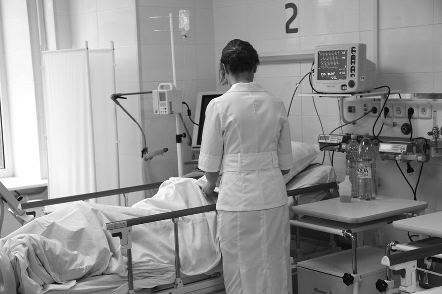 Подвергшийся нападению в Усть-Илимске военком находится в тяжелом состоянии