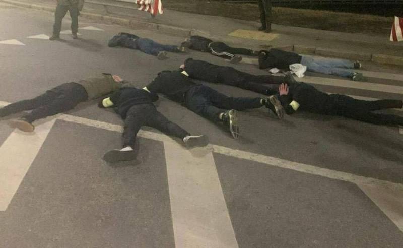 Раздача автоматов привела к гражданской войне в Киеве