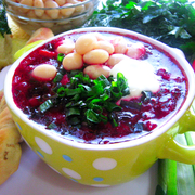 Бордовый борщ с фасолью (и маленьким секретом для яркого цвета;))