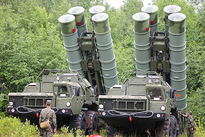 Взрывы в Бердянске: ПВО сбила шесть ракет