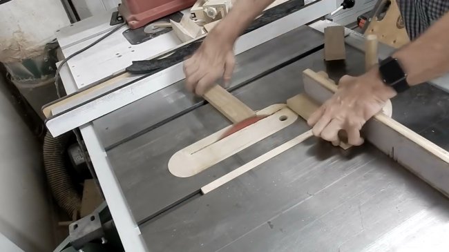 Обработка угловых соединений, приспособление для циркулярной пилы 