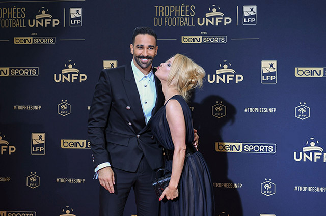 Памела Андерсон с возлюбленным Адилем Рами на футбольной премии в Париже Звездные пары