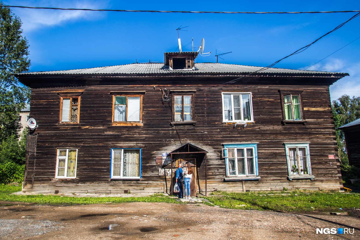 Будут ли переселять дом. Расселение ветхого фонда Олонец. Аварийное жилье. Ветхое жилье. Двухэтажный Барак.