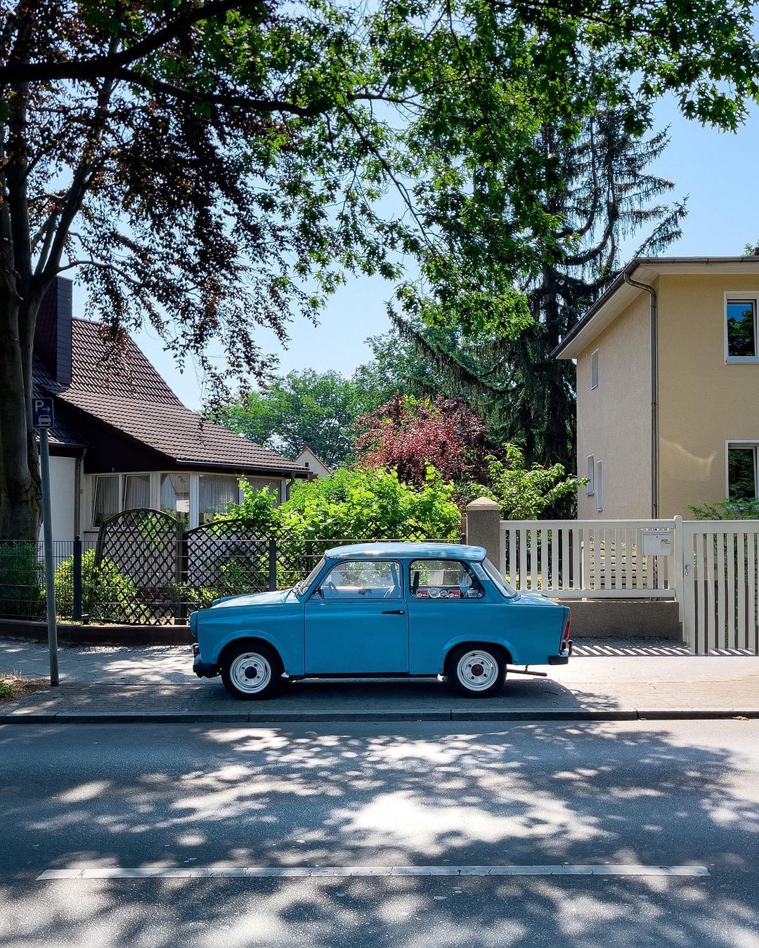 Немецкие улочки на атмосферных снимках Грегора Клара Грегор, фотографии, Читать, городов, немецких, других, Шарлоттенбурга, Берлина, улицах, автомобили, фасады, волшебные, снимает, уличной, Gregor, основном, фокусируется, Германия, Берлине, проживающий