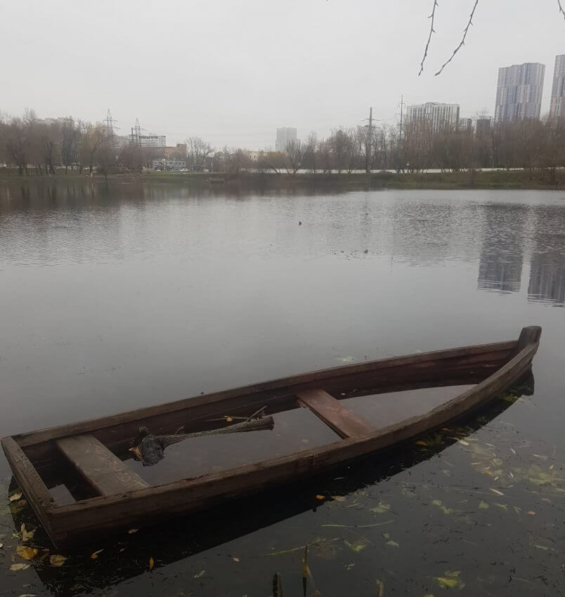 Исчезающая лодка смутила жителей Головинского района