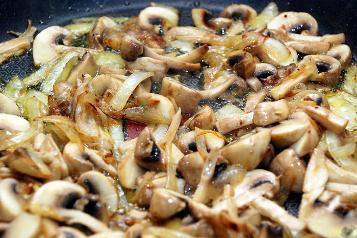 Сделать из обычной курицы нечто особенное: готовится элементарно, а результат — загляденье! Сделать из обычной курицы нечто особенное: готовится элементарно, а результат — загляденье!