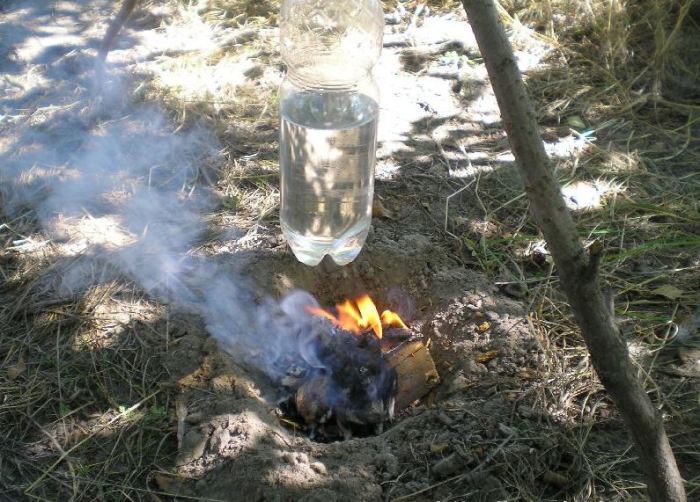 Как вскипятить воду в пластиковой бутылке, если нет другой альтернативы