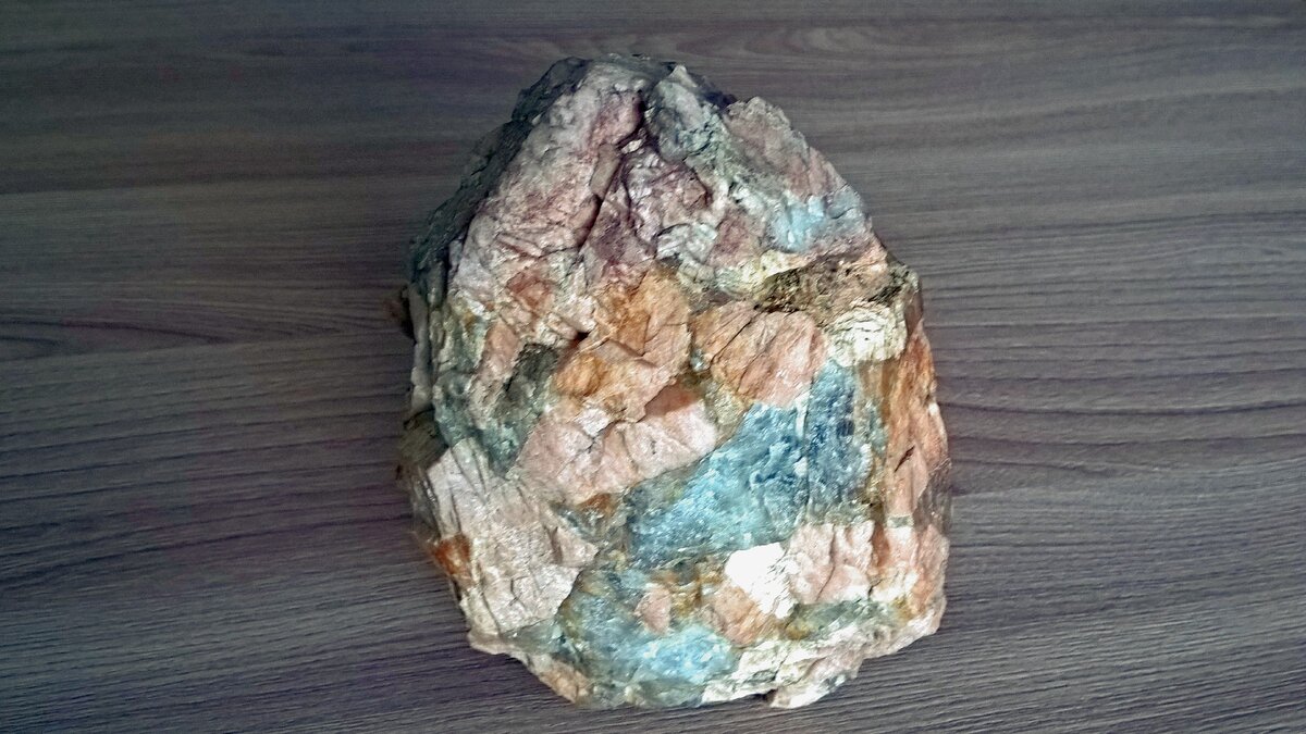 Розовый гранит со скальника "Старая крепость".