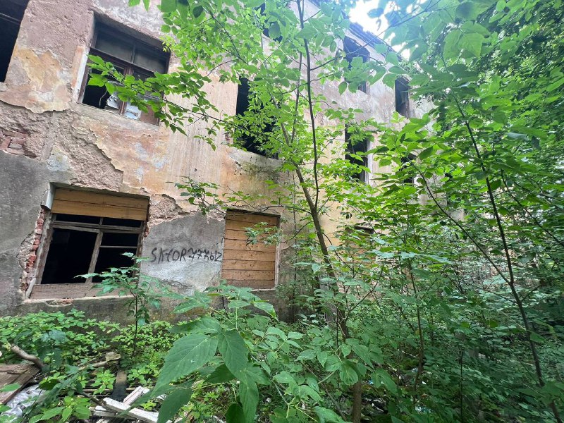 В Тверской области подростки упали с третьего этажа заброшенного здания