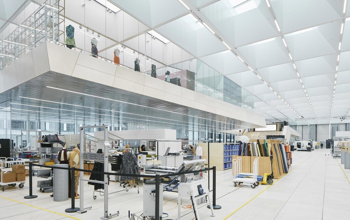 Архитектура и дизайн завода Swarovski Manufaktur в Австрии