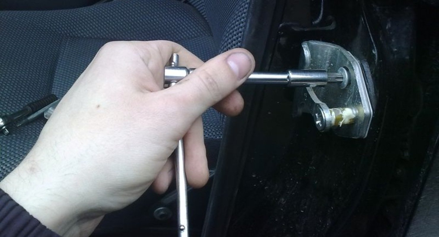 Как самому быстро поправить перекос двери и не доломать ее