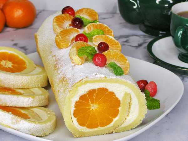 Бисквитный рулет с мандаринами, рецепт с фото