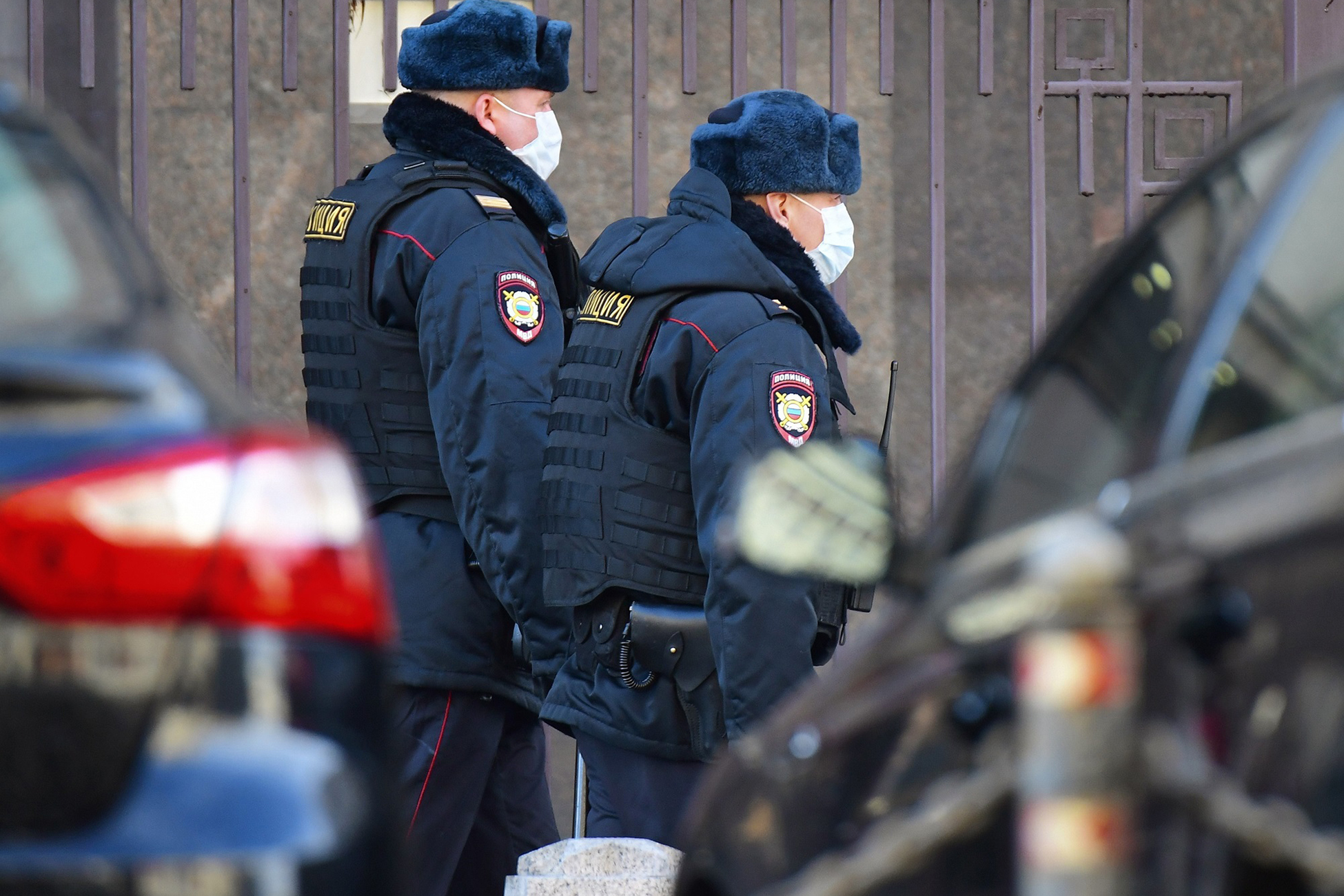 Разрешения полиции. Полиция России. Российский полицейский. Полиция вскрывает машину. Вскрытие транспортного средства полицией.