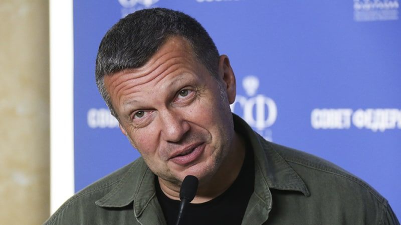 Загадочные синяки и ссадины на лице Владимира Соловьева исчезли