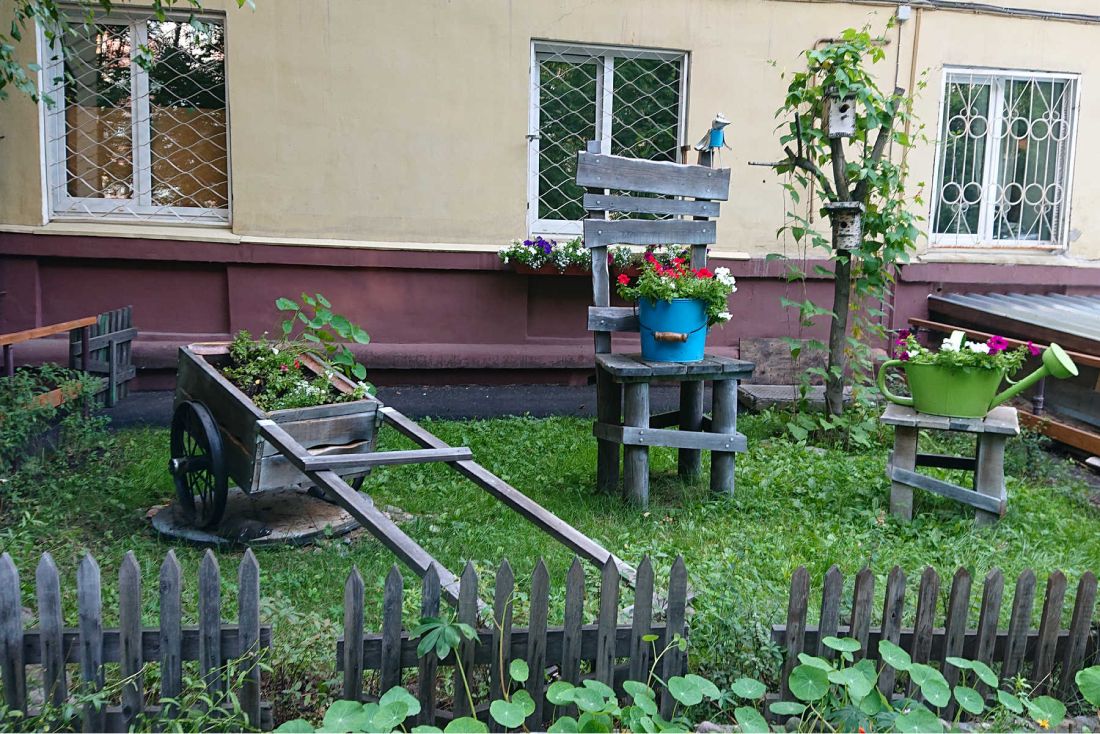 Что делать, если двор захватили покрышки покрышки, города, Иркутска, покрышек, благоустройства, территории, чтобы, нужно, можно, использовать, только, клумб, малых, например, архитектурных, будет, автомобильных, просто, качестве, администрация