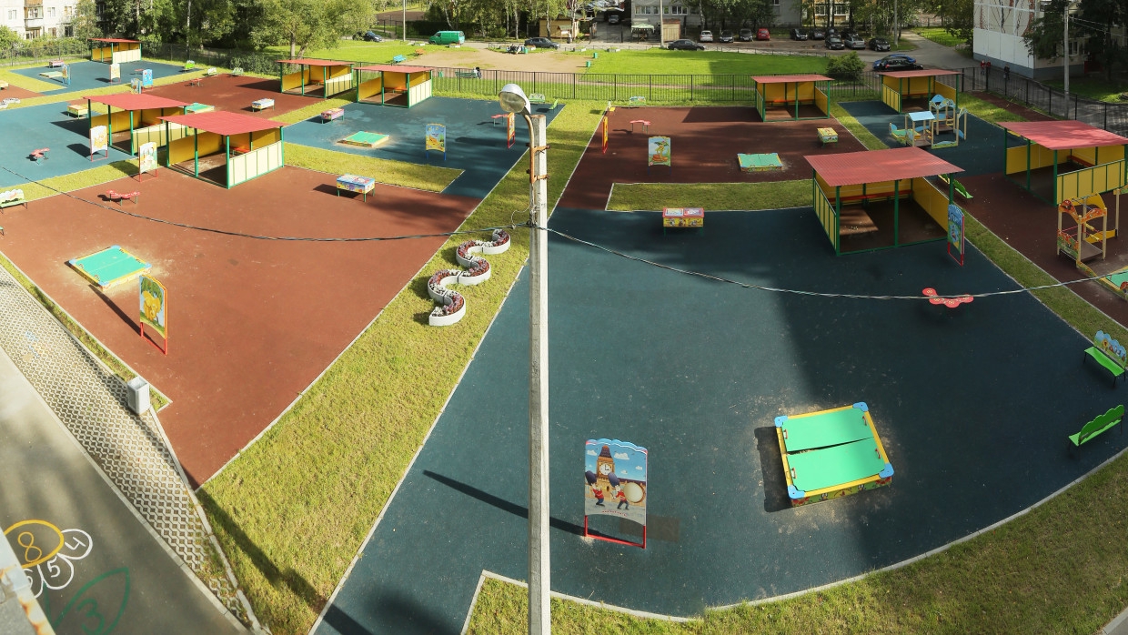 Разъяренная женщина пыталась выгнать детей-инвалидов с детской площадки в Петербурге