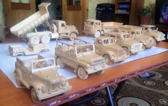 Монгольский умелец делает удивительные модели советских автомобилей из дерева автосамоделки