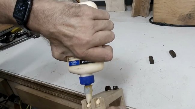 Обработка угловых соединений, приспособление для циркулярной пилы 