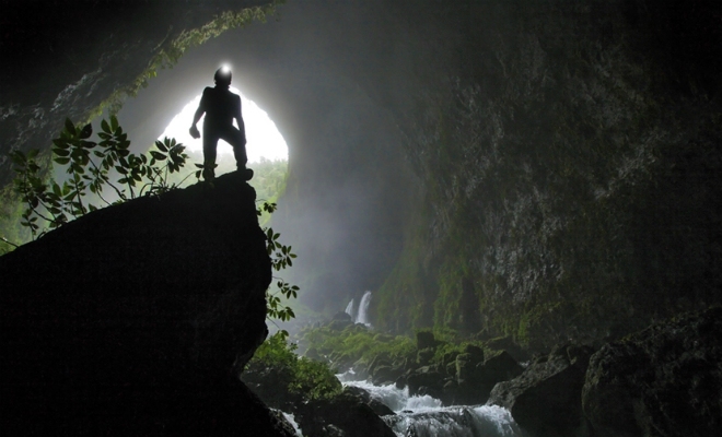 Под Москвой нашли 200-метровую пещеру, спелеологи решили проверить, что внутри
