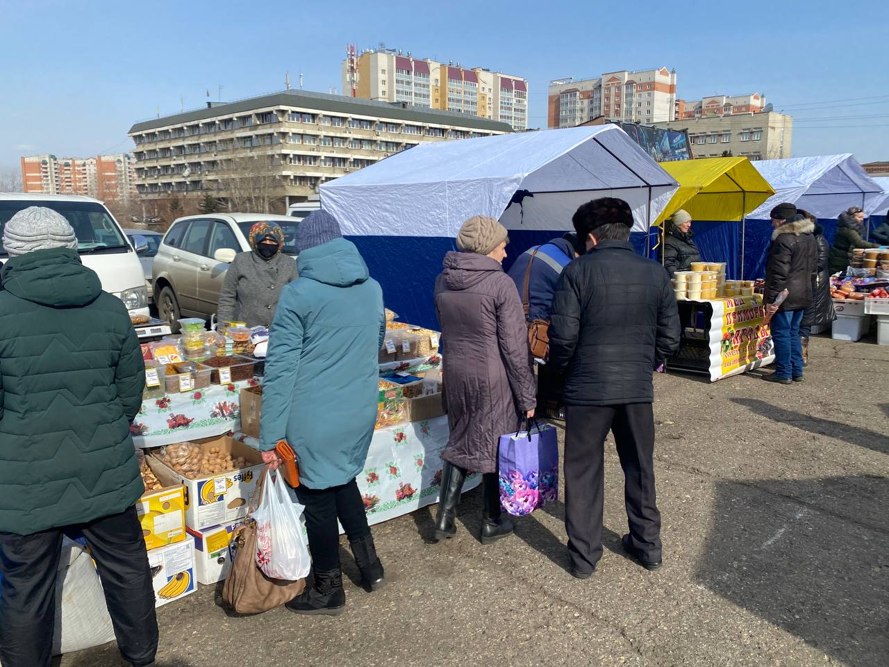 Где сейчас проходят ярмарки. Сельхозярмарка в Чите. Сельскохозяйственная ярмарка в Чите. Сельхоз ярмарка в Чите. Социальная ярмарка.