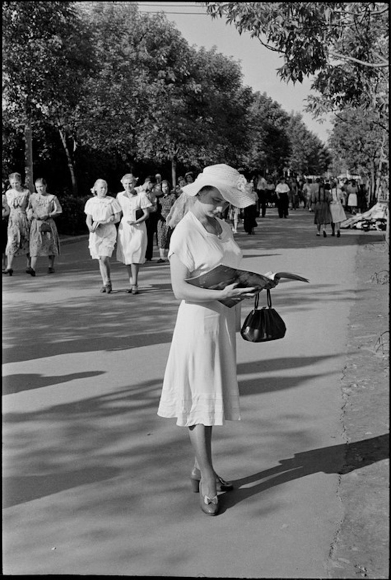 1954. Анри Картье-Брессон СССР 1954. Картье Брессон Москва 1954. Анри Картье Брессон Москва 1954. Анри Картье-Брессон фотографии СССР.