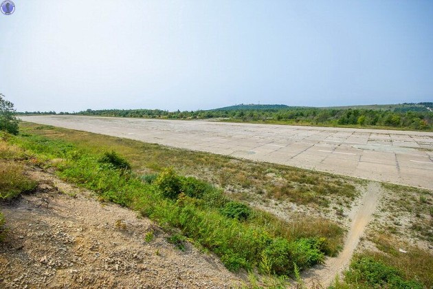 Заброшенный в 1995 г. японский аэродром "Отомари" на Сахалине. В 1945 г. его захватил советский десант армия