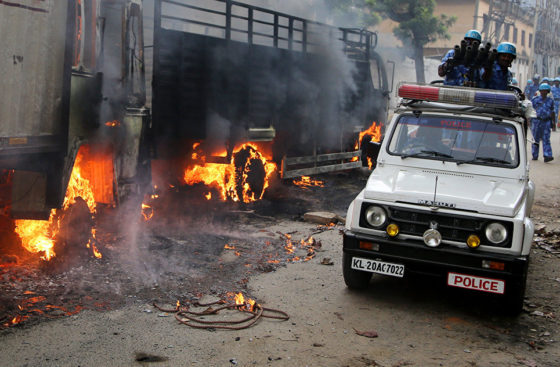 Беспорядки в Индии уже унесли жизни 30 человек