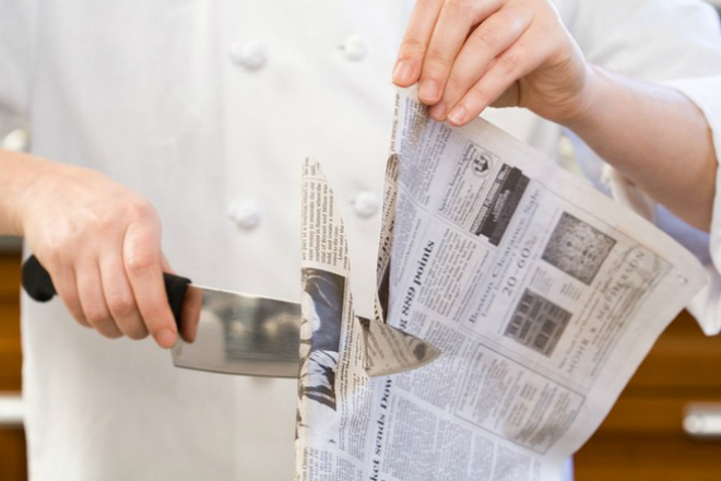 Как заточить нож обычной газетой газета