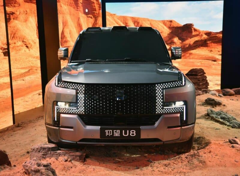 Yangwang U8 компании BYD демонстрируется на технологической конференции BYD