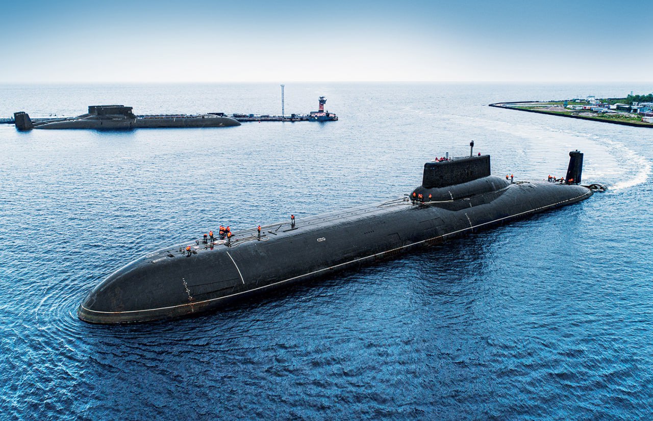 Российские офицеры требуют сохранить построенный в начале 80-х атомный ракетный подводный крейсер стратегического назначения...