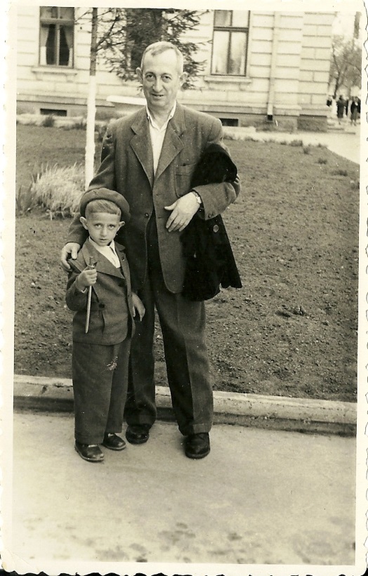 Родился сын, как белый сыр. 